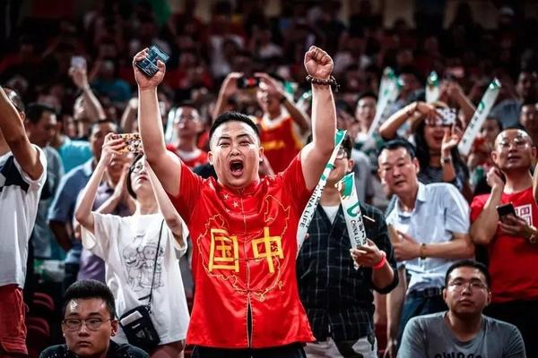 世界篮球赛冠军诞生全球球迷见证殊荣，掌声雷动的简单介绍