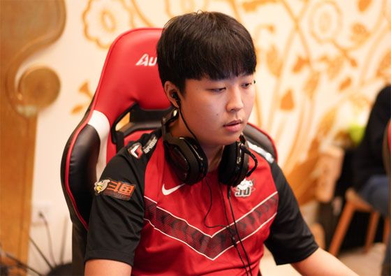 SHR绝杀BRO，Deft团战一打五宿敌对决四强赛，让粉丝疯狂欢呼