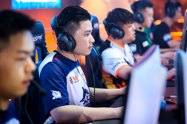 C9鏖战BRO,Viper开启传奇时刻峡谷大战八强赛,强势挺进下一轮 C9鏖战BRO,Viper开启传奇时刻峡谷大战八强赛,强势挺进下一轮