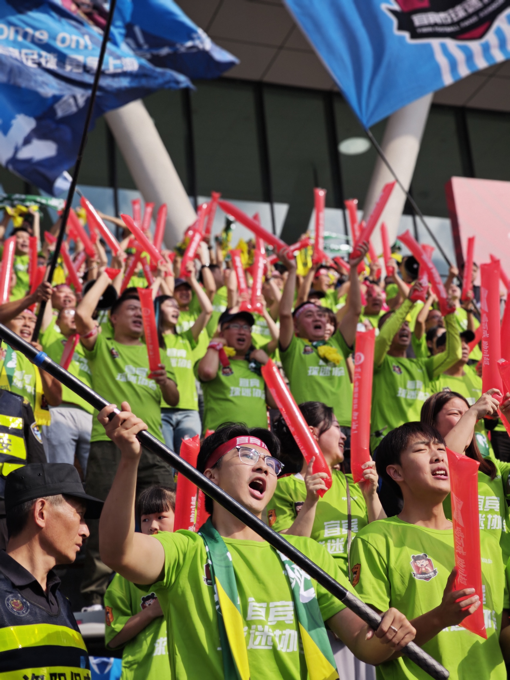 包含一场经典之战！橄榄球点燃球迷热情的词条