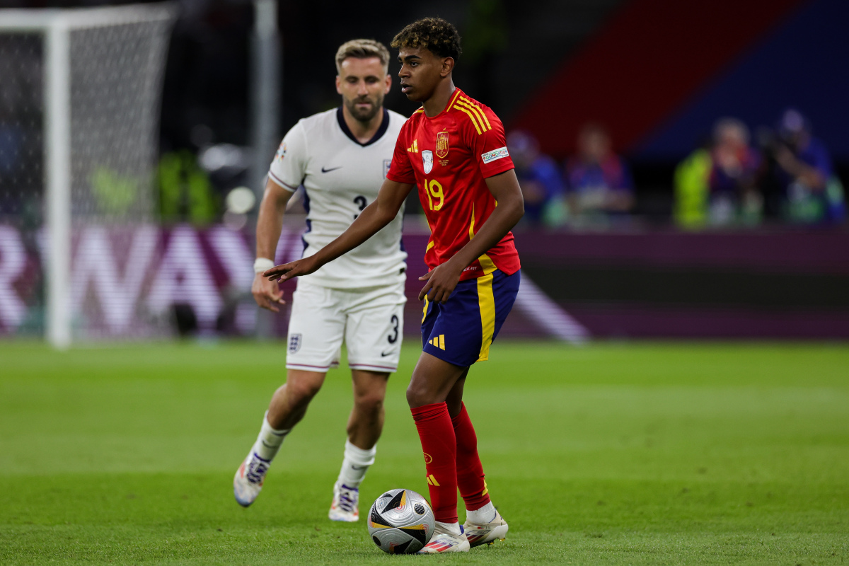 包含瑞士横扫西班牙，本泽马点燃赛场的词条