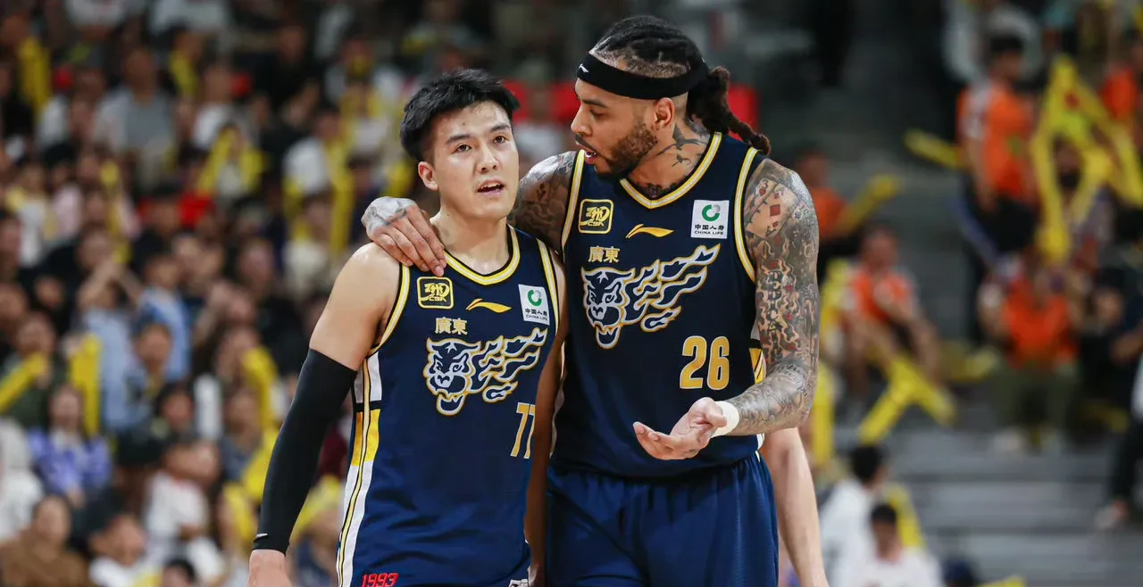 青岛队碾压天津队，王哲林带队取胜