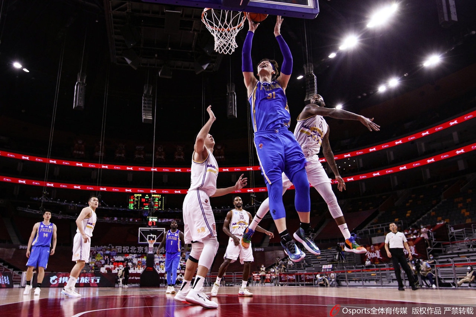 青岛队碾压天津队，王哲林带队取胜