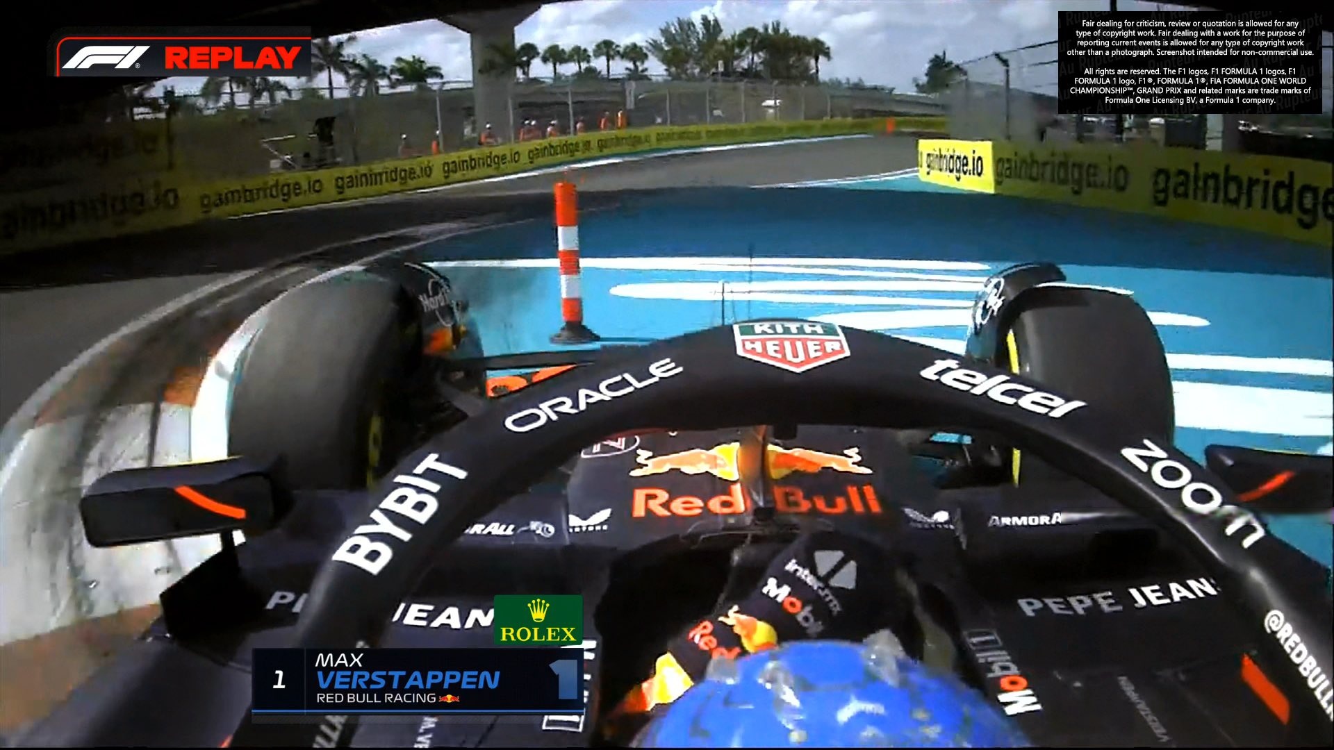 包含阿斯顿马丁逆转哈斯车队，维斯塔潘点燃赛场的词条