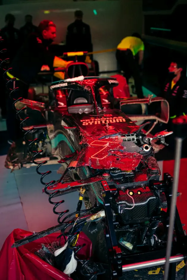 雷诺车队力克阿斯顿马丁，拉塞尔扛起全队