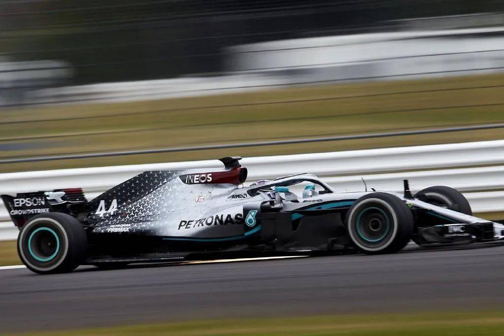 雷诺车队力克阿斯顿马丁，拉塞尔扛起全队