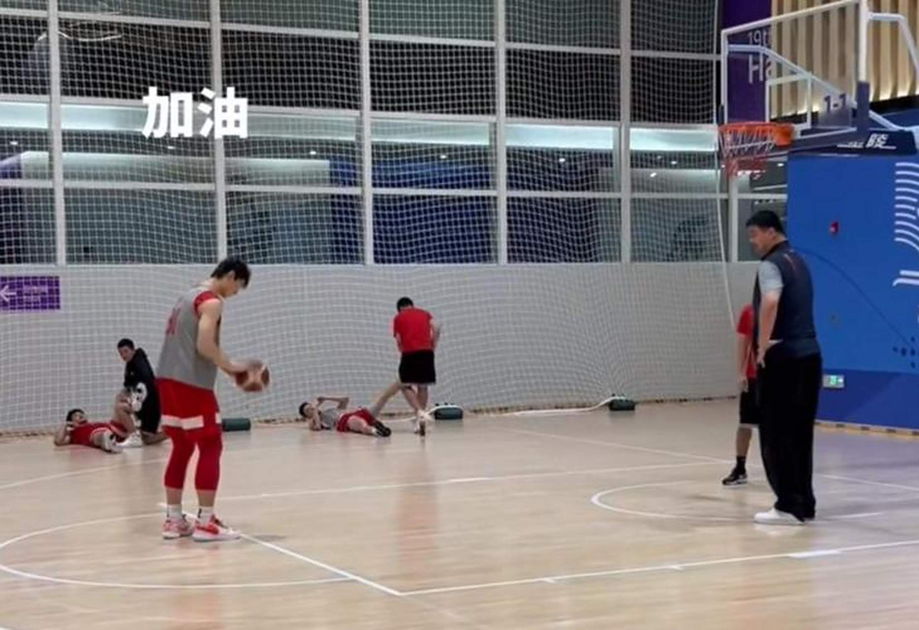 天津队翻盘四川队,王哲林点燃赛场 天津队翻盘四川队,王哲林点燃赛场