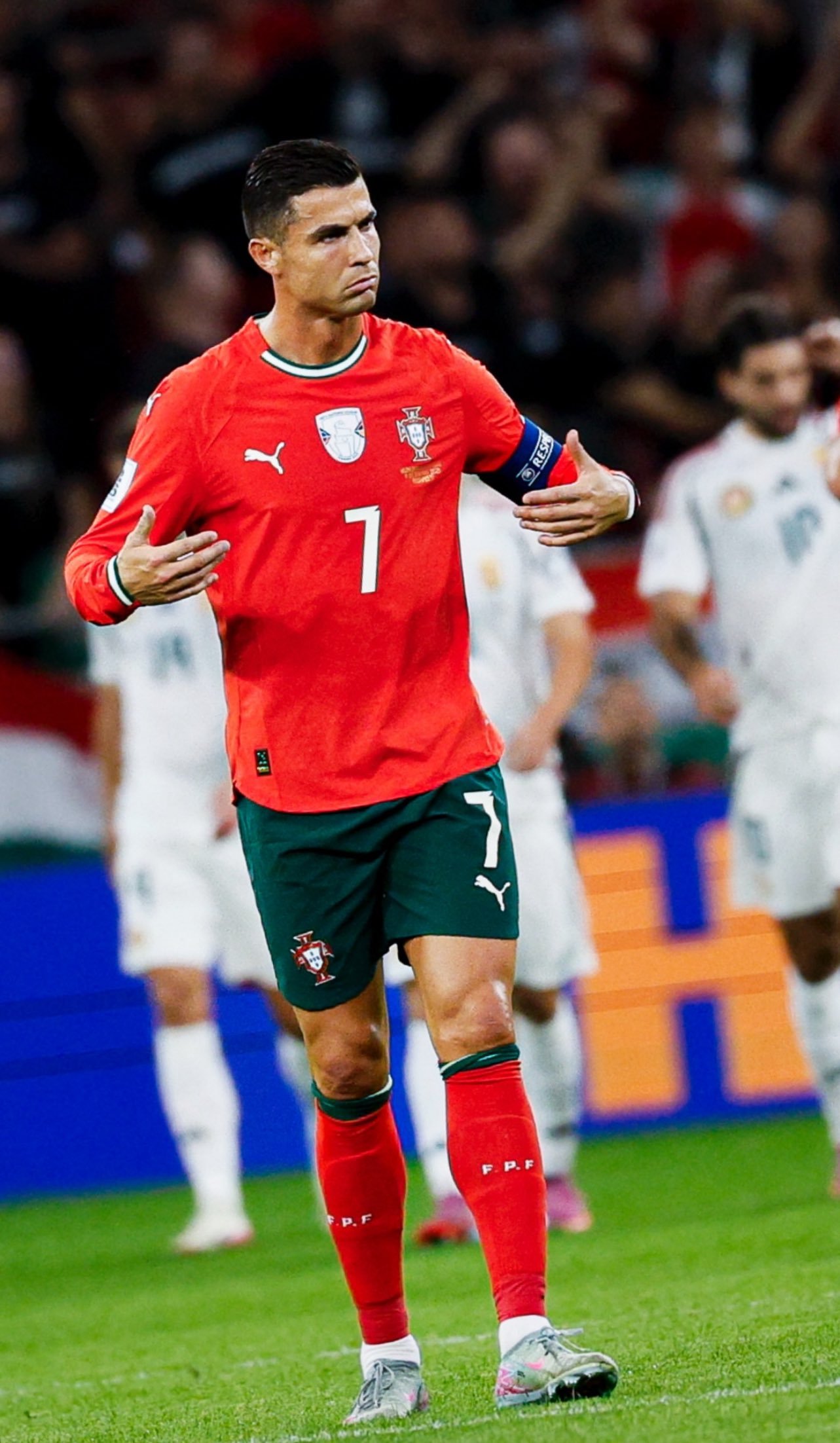 罗马险胜巴黎，C罗点燃赛场