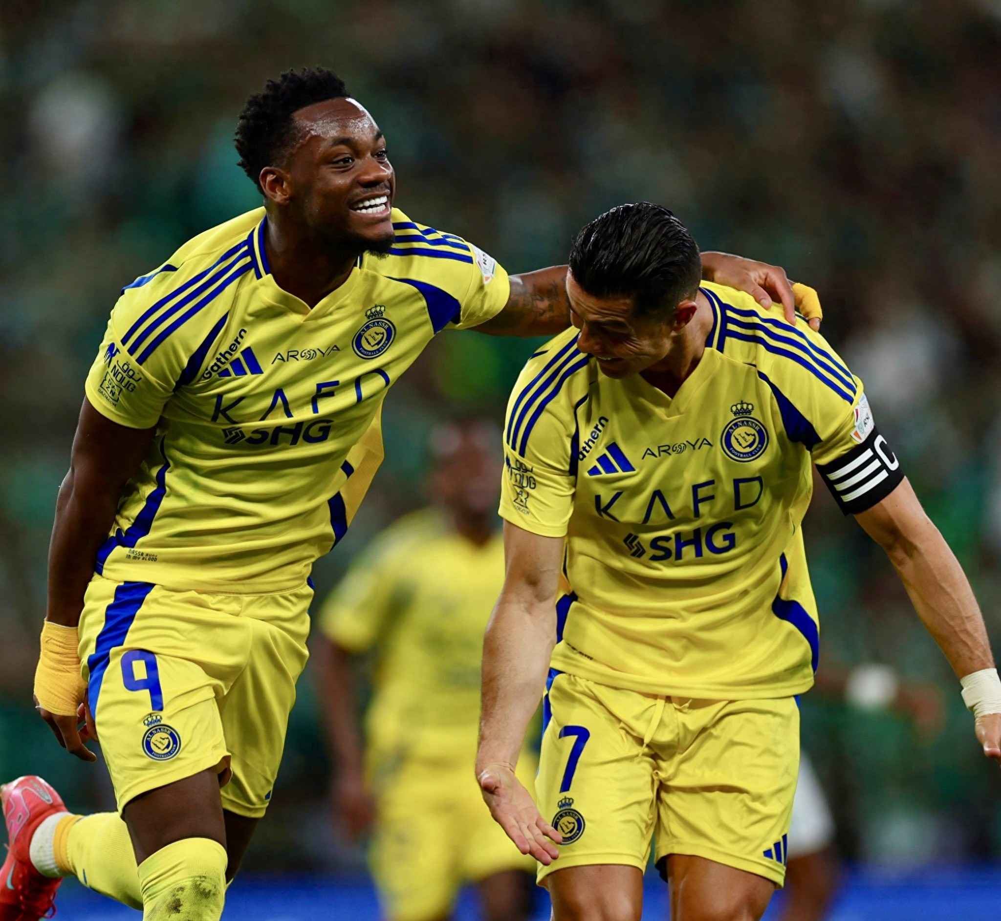 罗马险胜巴黎，C罗点燃赛场